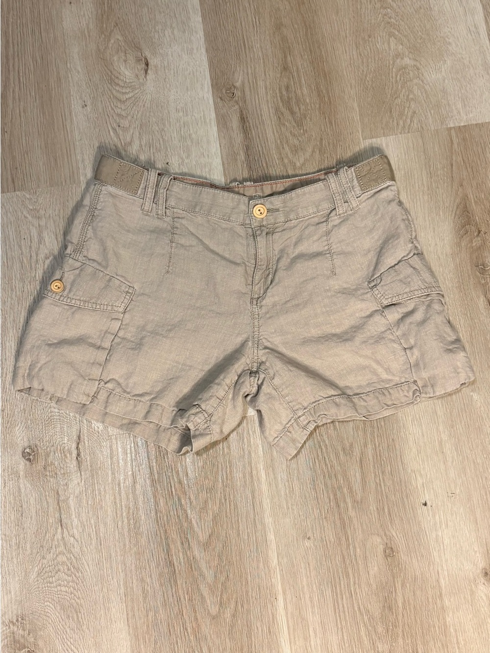 Banana Republic Tan Mini Cargo Shorts 100% Linen Size 6 Adjustable Laura Croft